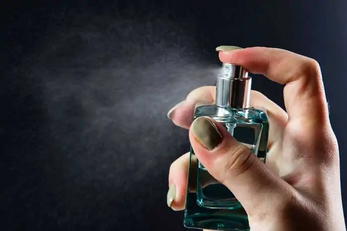 La differenza tra eau de parfum, eau de toilette, eau de cologne, eau de parfum e profumo