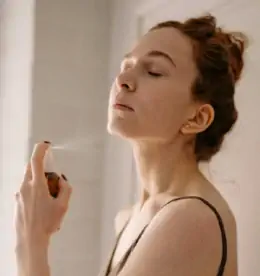 Idrolati e acque floreali: cosa sono e una guida per scegliere quella giusta per la tua pelle