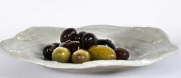 Olive nere: la maggior parte di quelle che compriamo sono colorate artificialmente