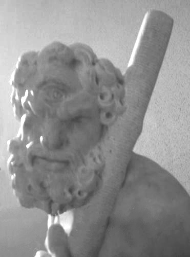 Statua di Polifemo presso il museo del Louvre a Parigi