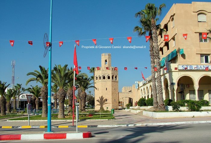 Tunisia - Monastir - Porta di ingresso alla medina