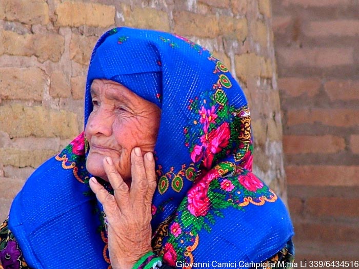 Uzbekistan, Khiva , donna di Khiva