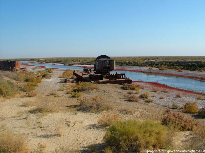 Uzbekistan, Lago d'Aral  piattaforma arenata