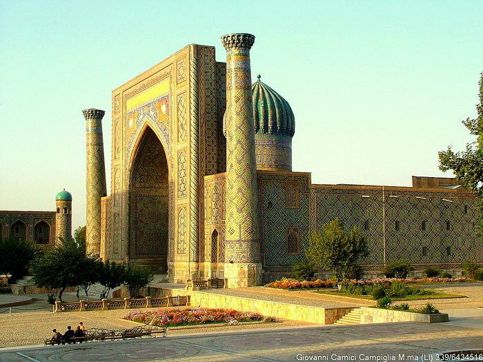 Uzbekistan, Samarcanda, Piazza Registan, moschea della Madrasa di Sher-Dor