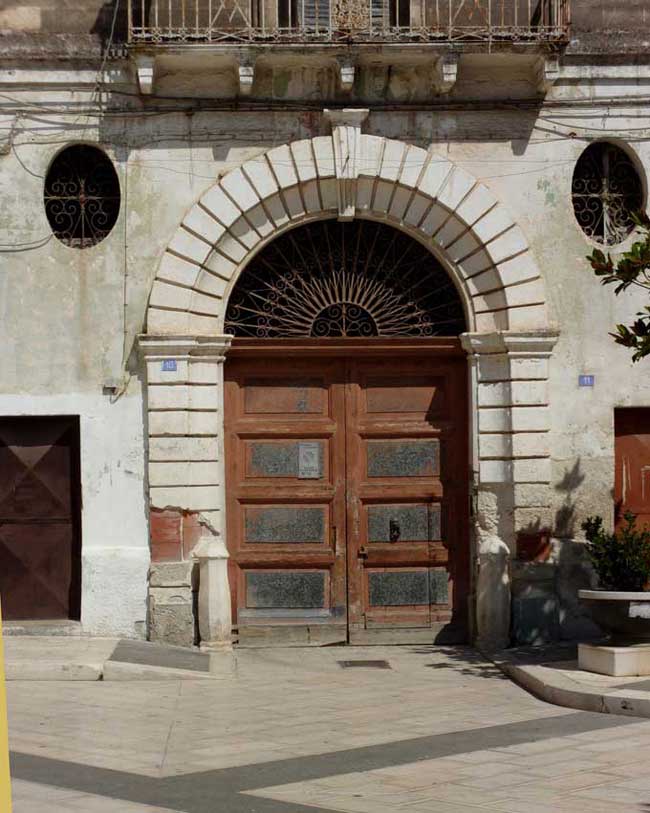 3) Palazzo De Siati: portale d'ingresso