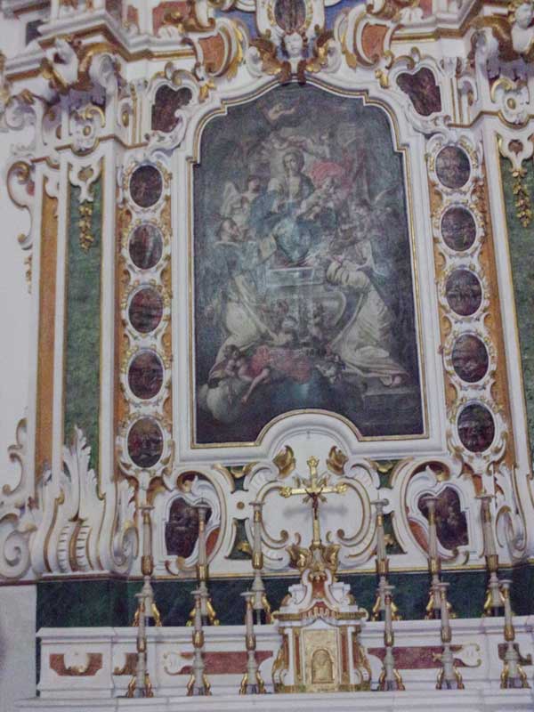 Chiesa Maria SS. del Popolo, altare del SS. Rosario, tavole  pittoriche
 di coronamento