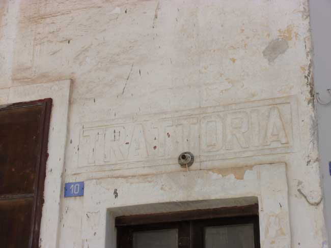 Piazza Biasco, la vecchia, trattoria, scritta in rilievo