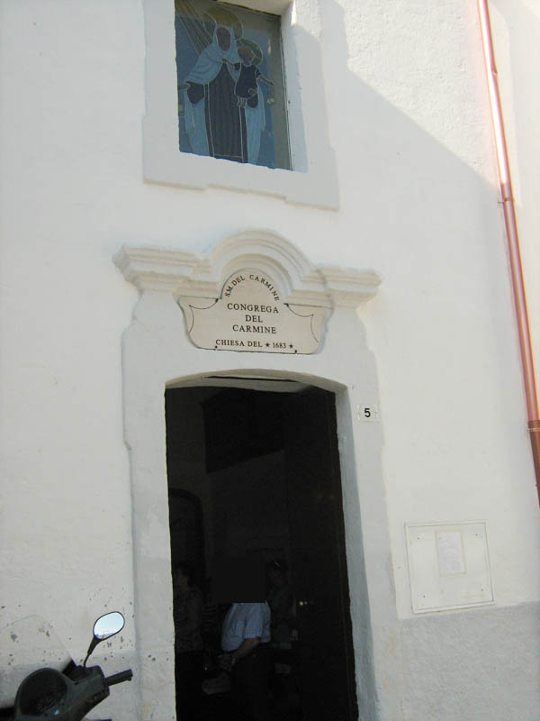 Faggiano, Chiesa del Carmine,  portale laterale su P.zza Vitt. Emanuele